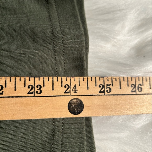 Croft & Barrow Women's Olive Classic Long Sleeve Tee Size M - Picture 6 of 6